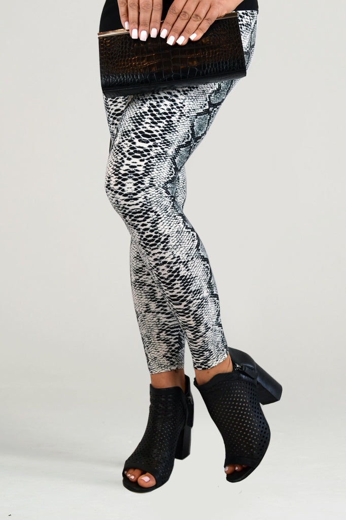 Creamy Soft Black and White Python Snakeskin Plus Size Leggings - By USA  Fashion™